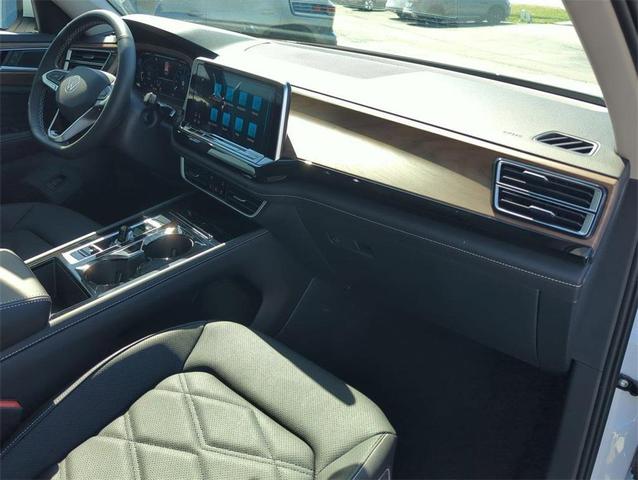 Photo of 2026 opal white pearl Volkswagen Atlas