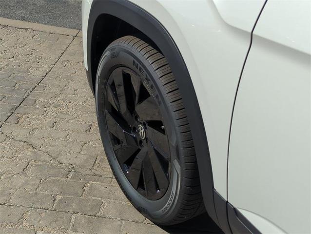 Photo of 2026 opal white pearl Volkswagen Atlas