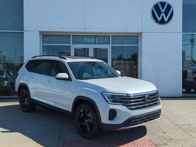 Photo of 2026 opal white pearl Volkswagen Atlas