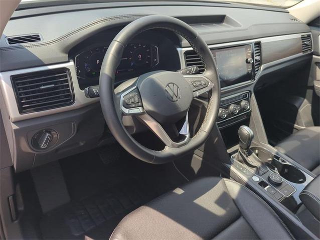 Photo of 2023 Pure White Volkswagen Atlas
