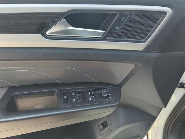 Photo of 2023 Pure White Volkswagen Atlas