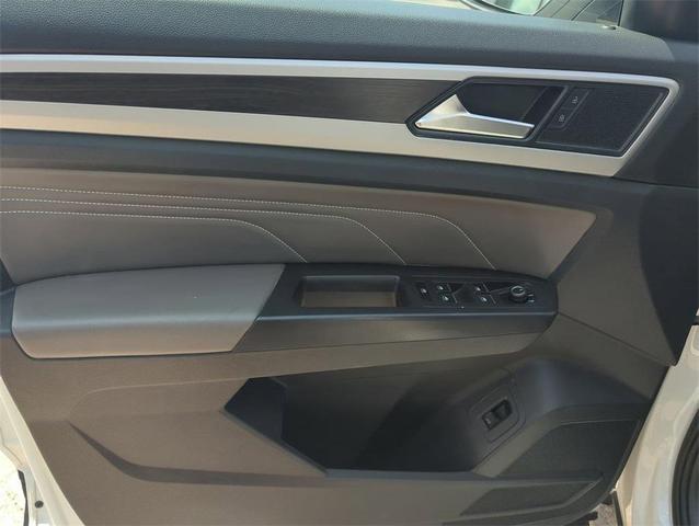 Photo of 2023 Pure White Volkswagen Atlas