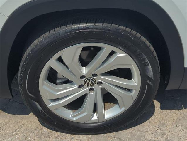 Photo of 2023 Pure White Volkswagen Atlas