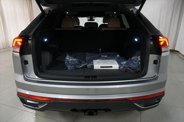 Photo of 2025 Silver Mist Volkswagen Atlas Cross Sport