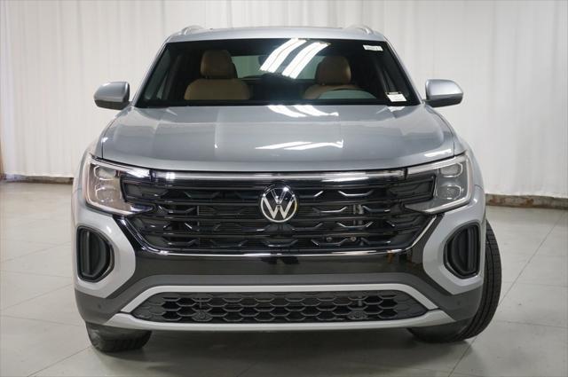 Photo of 2025 Silver Mist Volkswagen Atlas Cross Sport