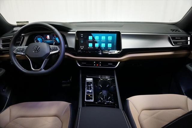 Photo of 2025 Silver Mist Volkswagen Atlas Cross Sport