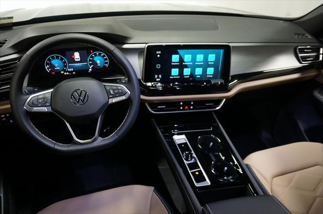 Photo of 2025 Silver Mist Volkswagen Atlas Cross Sport