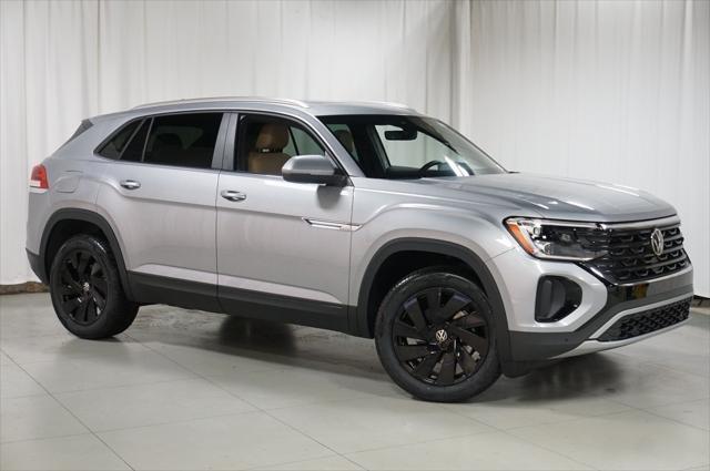 Photo of 2025 Silver Mist Volkswagen Atlas Cross Sport