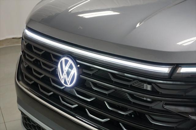 Photo of 2025 Silver Mist Volkswagen Atlas Cross Sport