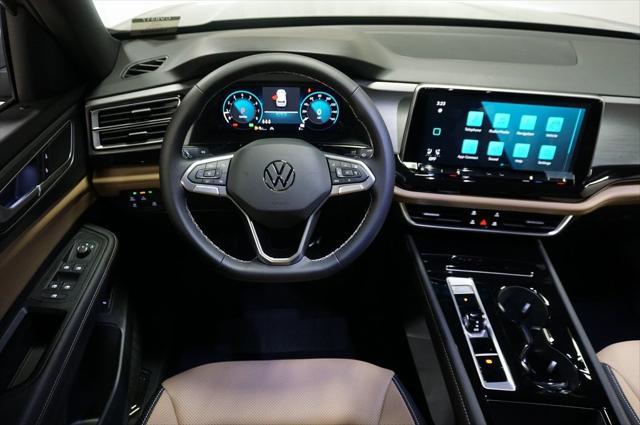 Photo of 2025 Silver Mist Volkswagen Atlas Cross Sport
