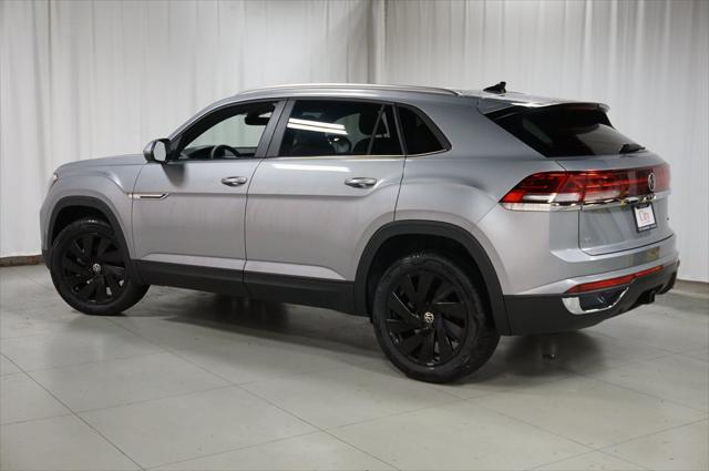 Photo of 2025 Silver Mist Volkswagen Atlas Cross Sport