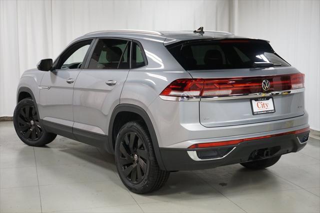 Photo of 2025 Silver Mist Volkswagen Atlas Cross Sport