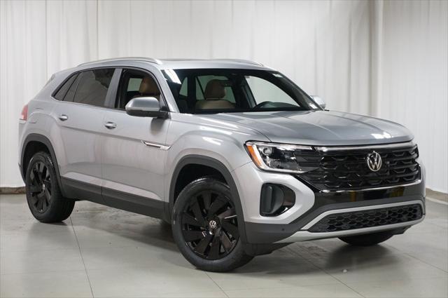 Photo of 2025 Silver Mist Volkswagen Atlas Cross Sport