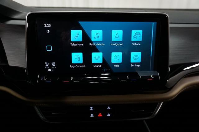 Photo of 2025 Silver Mist Volkswagen Atlas Cross Sport