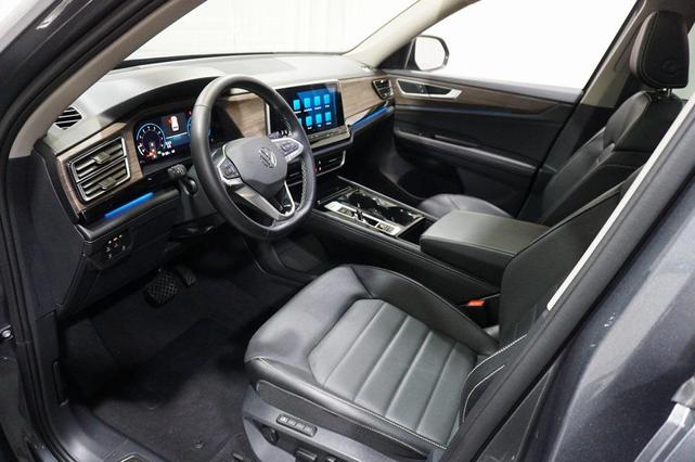 Photo of 2024 Platinum Gray Metallic Volkswagen Atlas