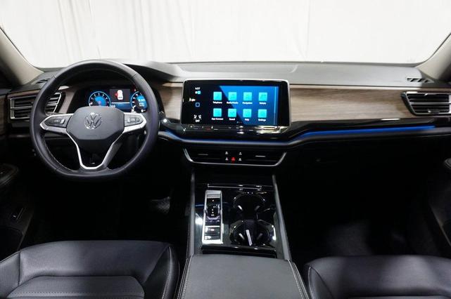 Photo of 2024 Platinum Gray Metallic Volkswagen Atlas