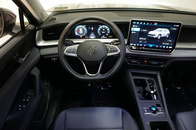 Photo of 2025 Platinum Gray Volkswagen Tiguan