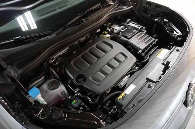 Photo of 2025 Platinum Gray Volkswagen Tiguan