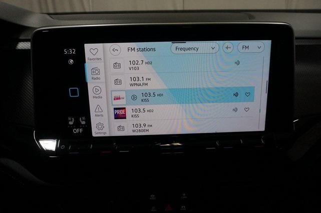 Photo of 2025 Opal White Pearl Volkswagen Atlas Cross Sport