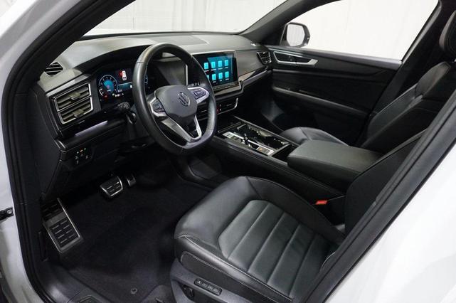 Photo of 2025 Opal White Pearl Volkswagen Atlas Cross Sport