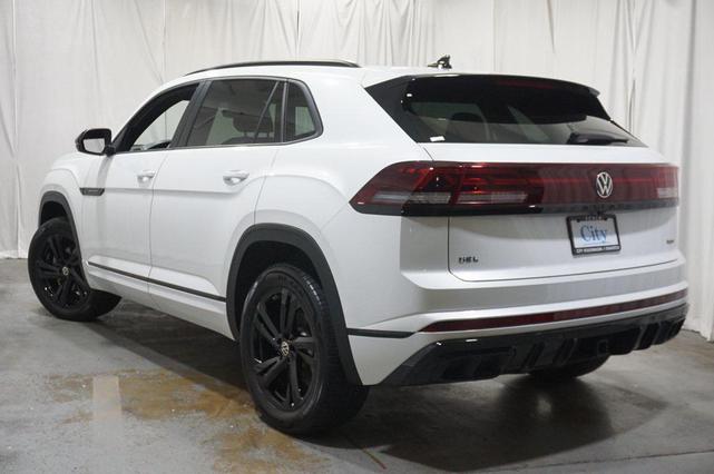 Photo of 2025 Opal White Pearl Volkswagen Atlas Cross Sport