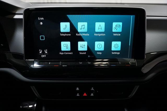 Photo of 2025 Mountain Lake Blue Metallic Volkswagen Atlas Cross Sport