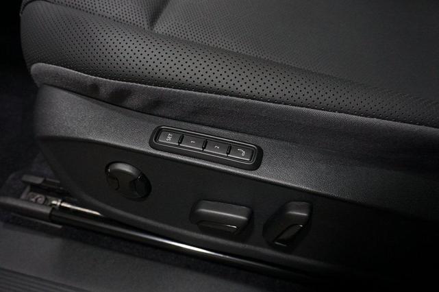 Photo of 2025 Gray Volkswagen ID.4