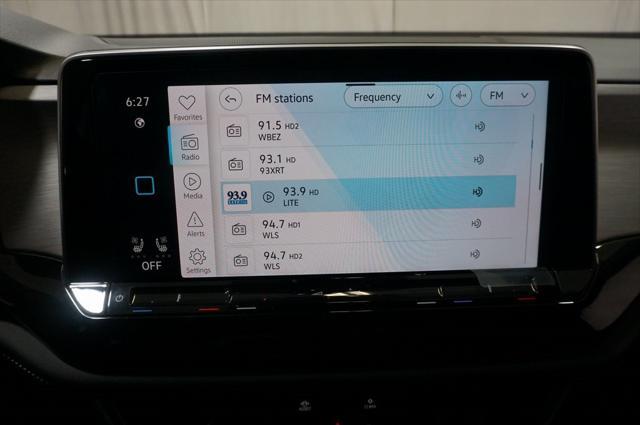 Photo of 2025 Pure White Volkswagen Atlas Cross Sport