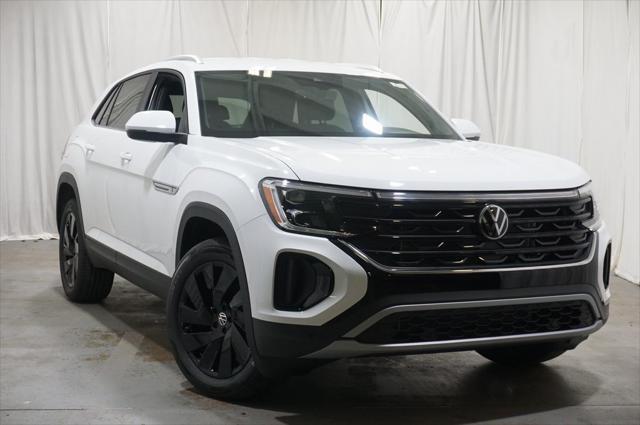 Photo of 2025 Pure White Volkswagen Atlas Cross Sport