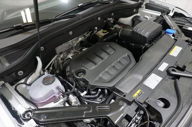 Photo of 2025 Pure White Volkswagen Atlas Cross Sport
