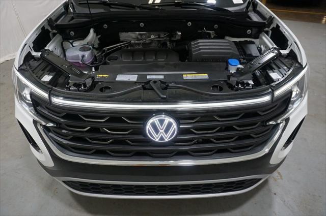 Photo of 2025 Pure White Volkswagen Atlas Cross Sport