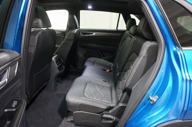 Photo of 2024 Kingfisher Blue Metallic Volkswagen Atlas Cross Sport