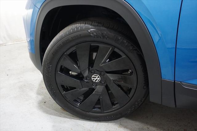 Photo of 2024 Kingfisher Blue Metallic Volkswagen Atlas Cross Sport