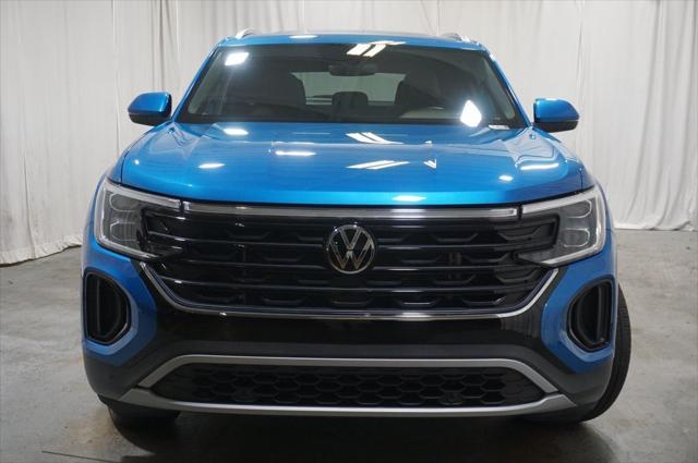 Photo of 2024 Kingfisher Blue Metallic Volkswagen Atlas Cross Sport