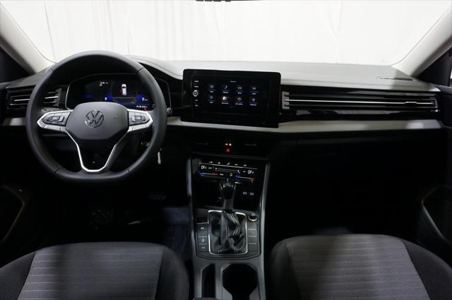 Photo of 2025 Platinum Gray Volkswagen Jetta
