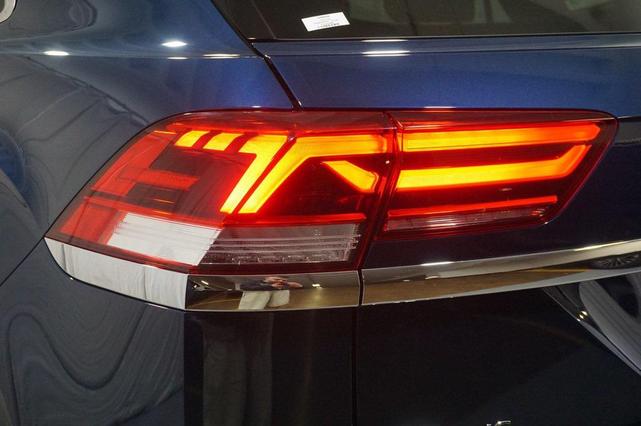 Photo of 2022 Tourmaline Blue Metallic Volkswagen Atlas Cross Sport