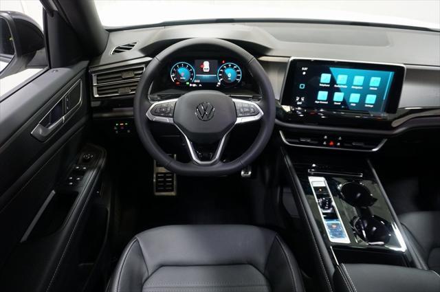 Photo of 2025 Opal White Volkswagen Atlas Cross Sport