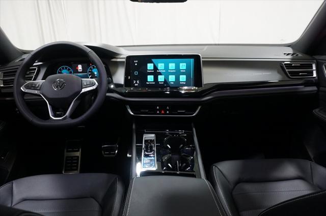 Photo of 2025 Opal White Volkswagen Atlas Cross Sport