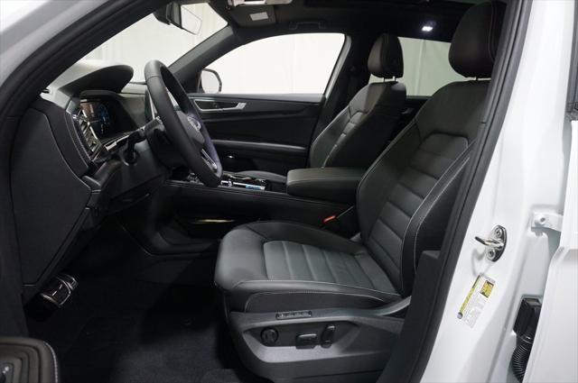 Photo of 2025 Opal White Volkswagen Atlas Cross Sport