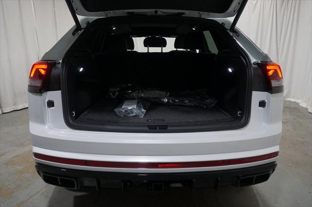 Photo of 2025 Opal White Volkswagen Atlas Cross Sport