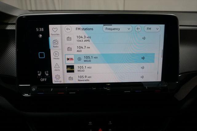 Photo of 2025 Opal White Volkswagen Atlas Cross Sport