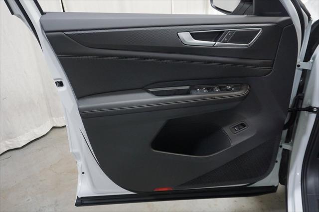 Photo of 2025 Opal White Volkswagen Atlas Cross Sport