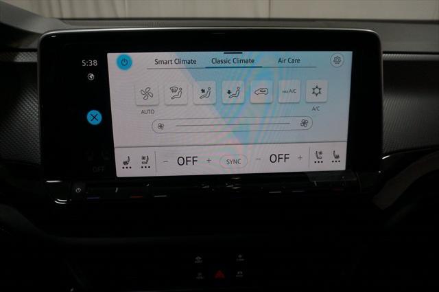 Photo of 2025 Opal White Volkswagen Atlas Cross Sport