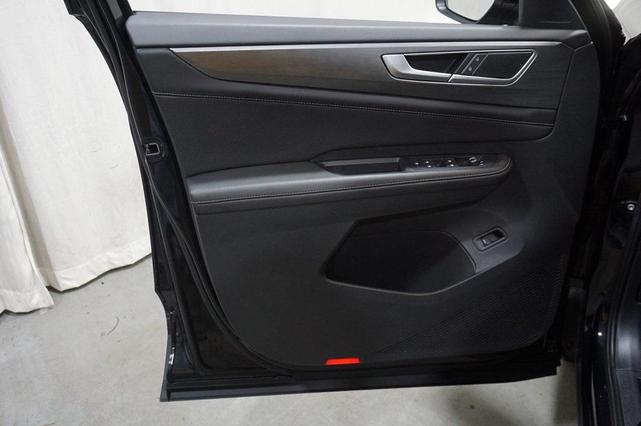 Photo of 2025 Deep Black Volkswagen Atlas Cross Sport
