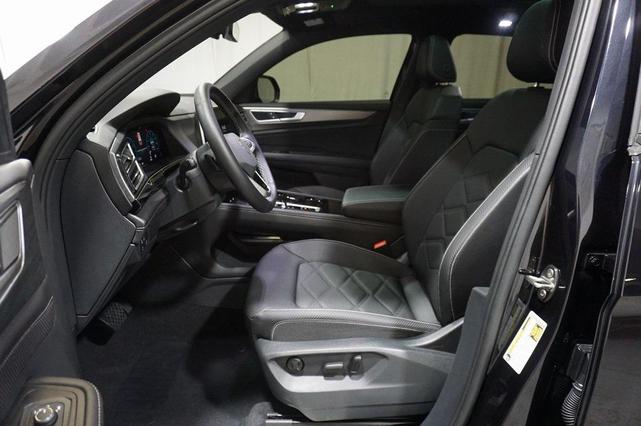 Photo of 2025 Deep Black Volkswagen Atlas Cross Sport