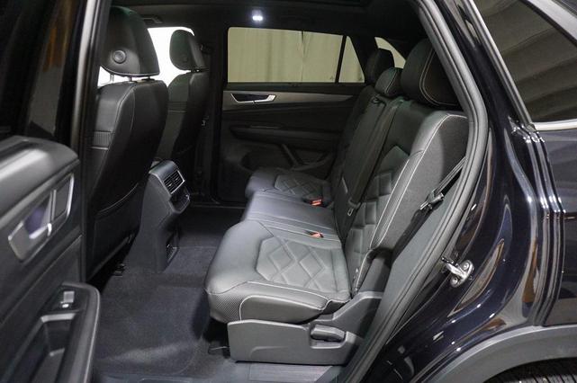 Photo of 2025 Deep Black Volkswagen Atlas Cross Sport