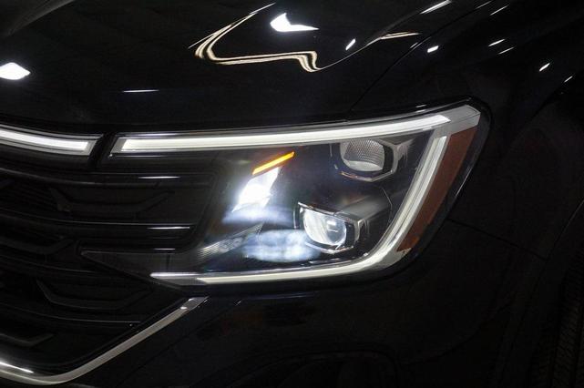 Photo of 2025 Deep Black Volkswagen Atlas Cross Sport