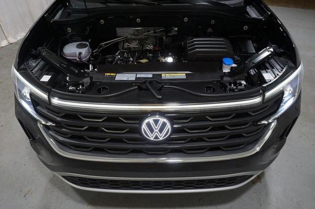 Photo of 2025 Deep Black Volkswagen Atlas Cross Sport