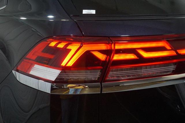Photo of 2025 Deep Black Volkswagen Atlas Cross Sport