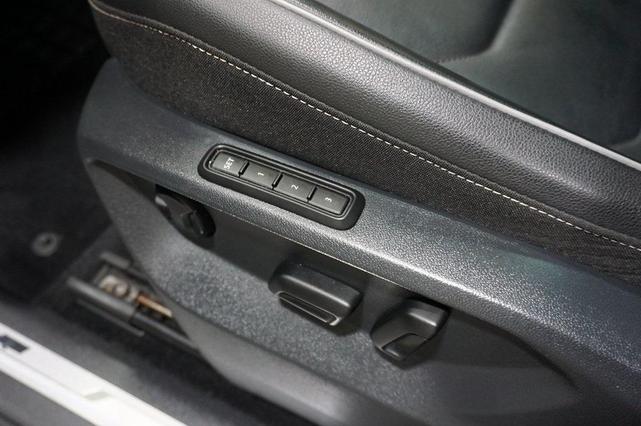 Photo of 2021 Deep Black Pearl Volkswagen Tiguan